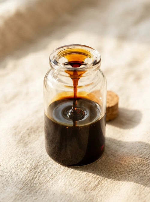Red ginseng extract in a clear vessel